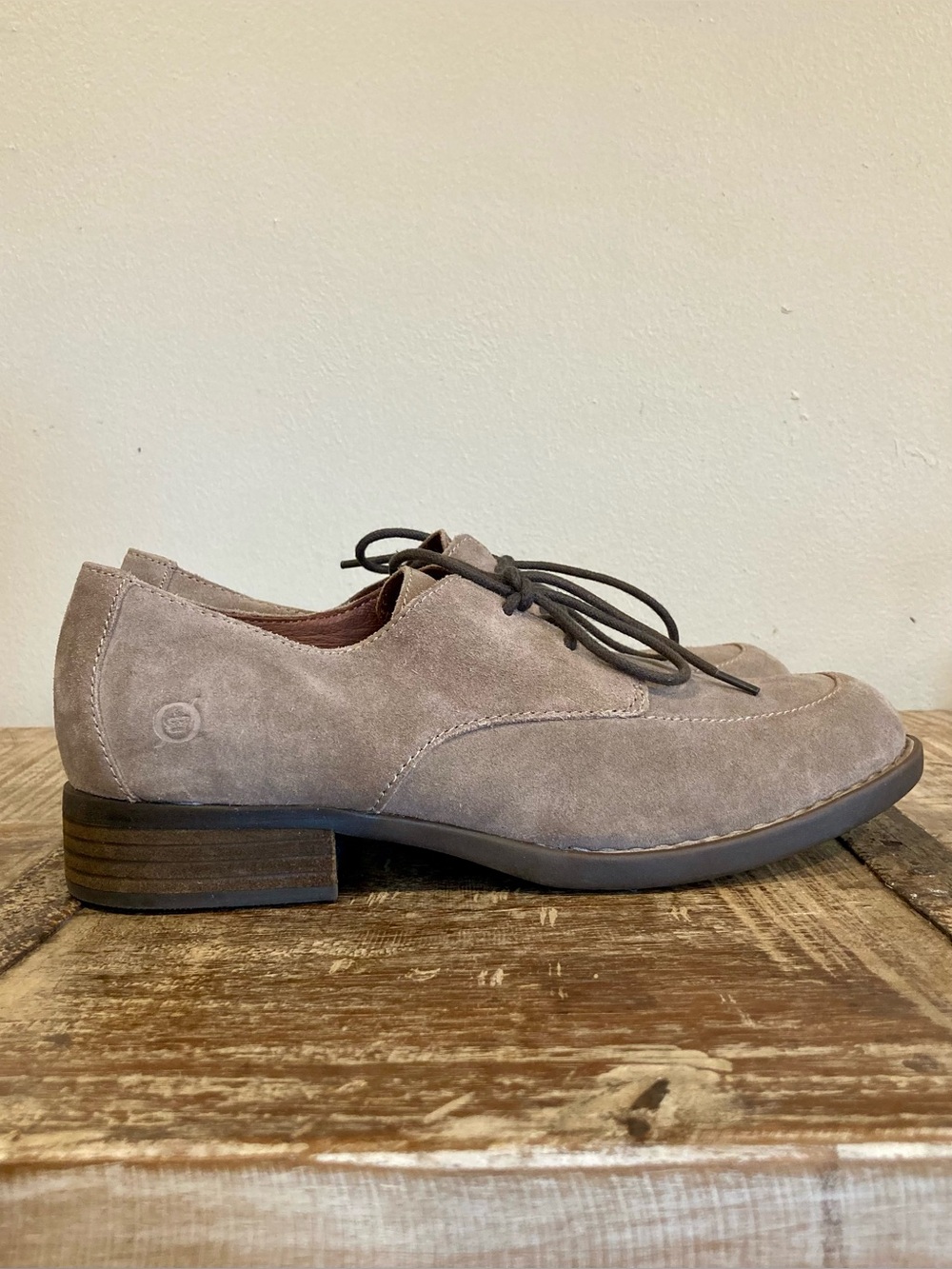 Born Women’s Taupe Suede Oxfords Lace-Up Loafers Size 9 Medium Width